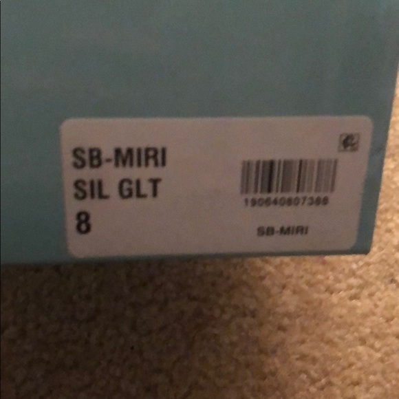 Silver heels - Picture 7 of 8